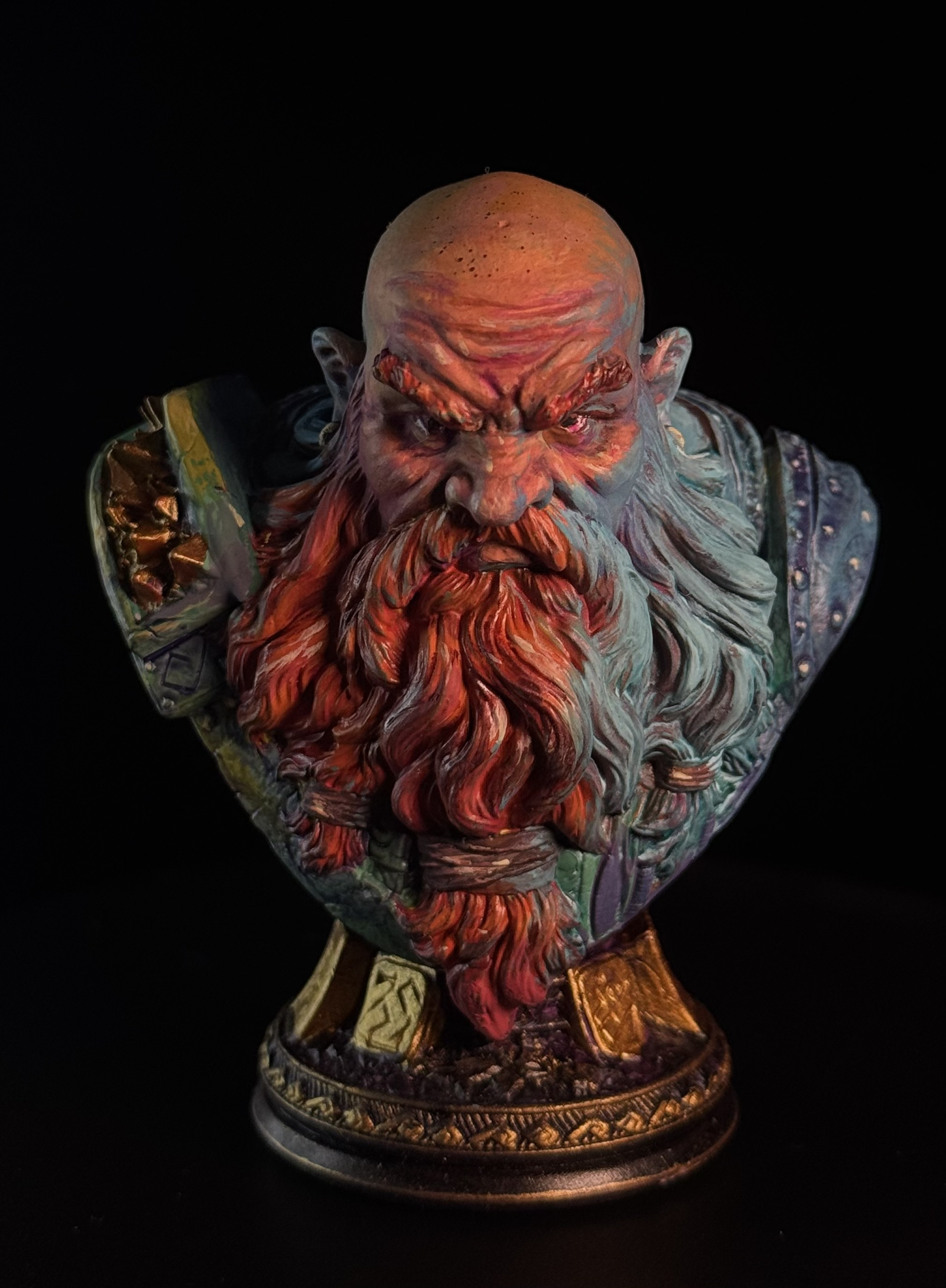 Miniatura de um anão pintada à mão