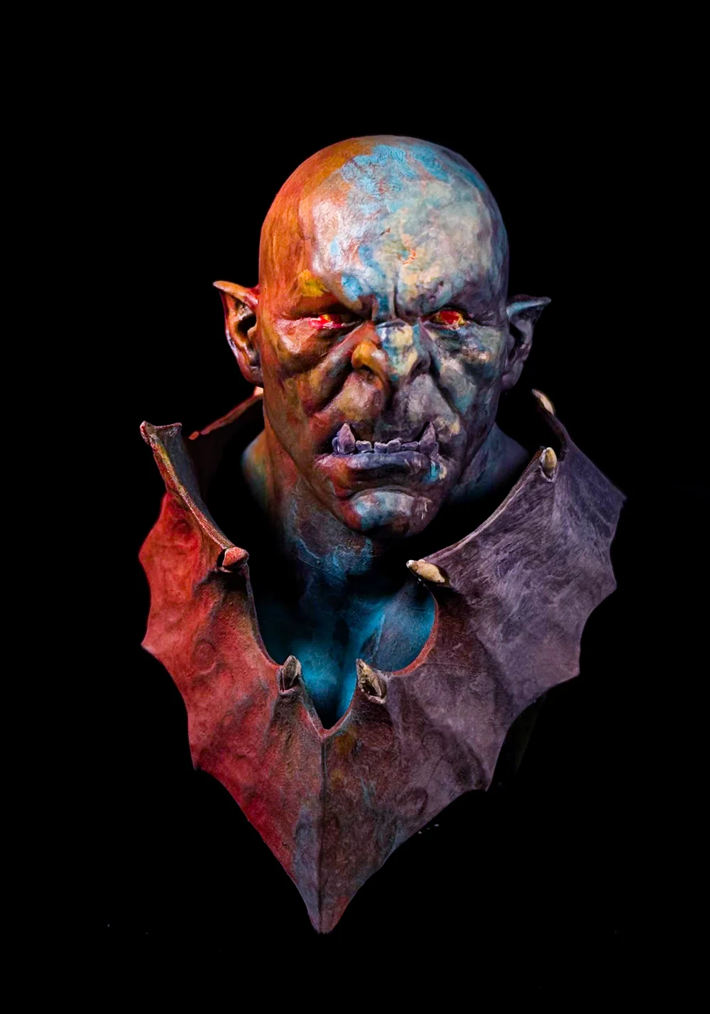 Busto de Orc pintado à mão em resina, com acabamento a óleo