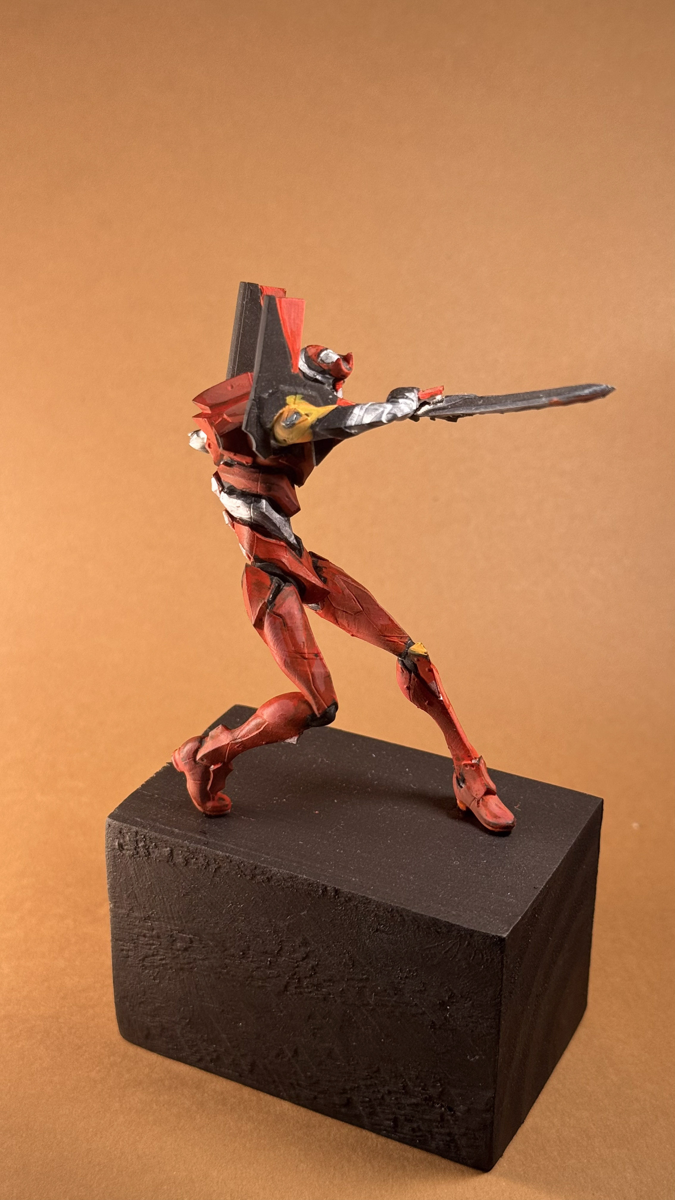 Evangelion EVA-02 em pose de ataque