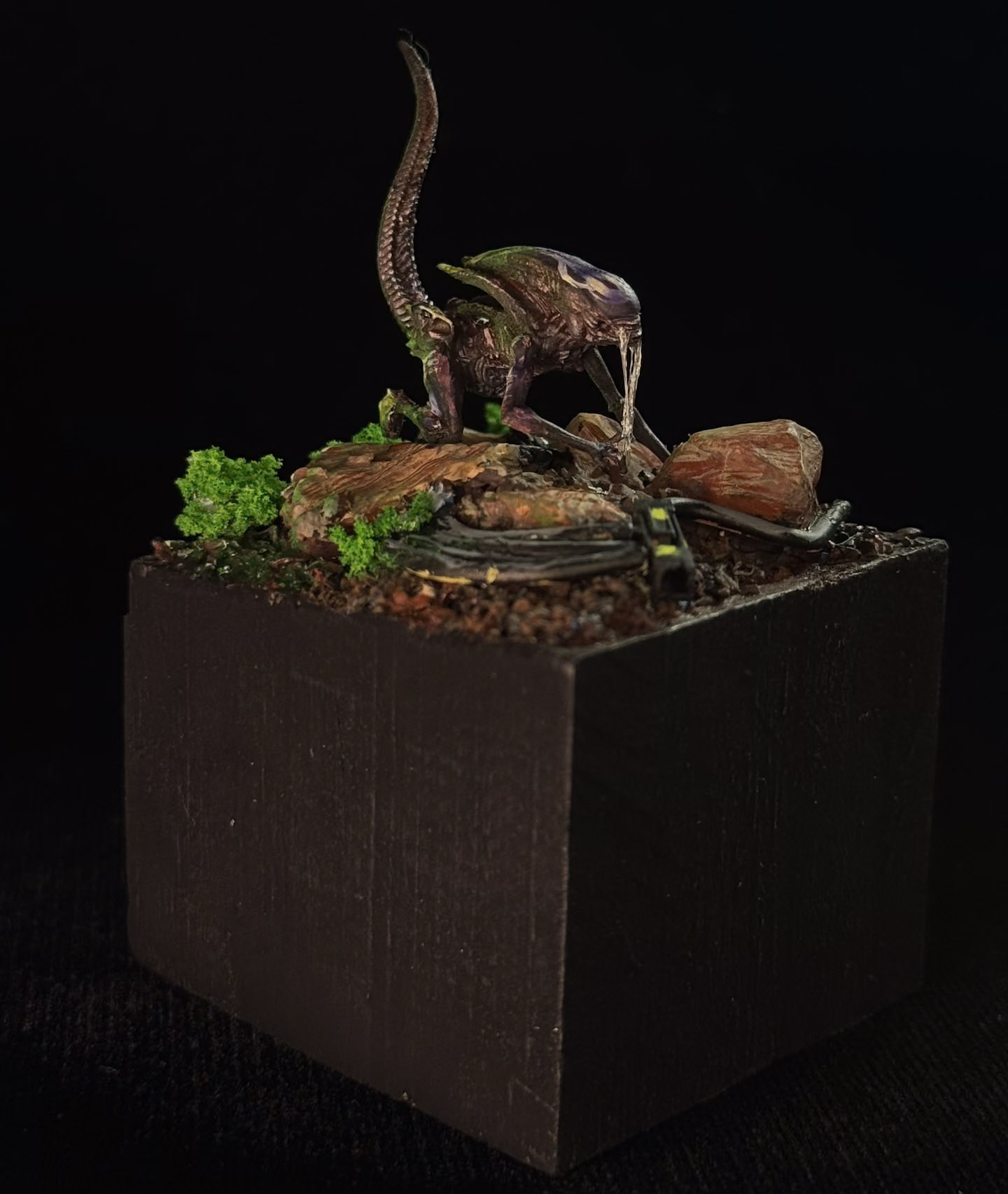 Xenomorfo em resina, aerografia e óleo